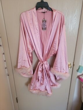 Boohoo Plus Size Pink Satin Robe With Fur Trim Sexy Loungewear Women Size 22 NWT